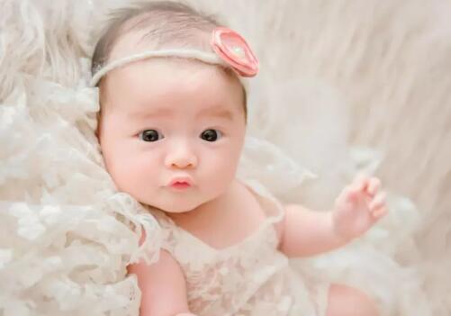 2023女?huà)雰何逍邪俗旨拿执笕? /></a>按照傳統(tǒng)說(shuō)法,五行八字對(duì)人生影響很大。五行不平衡,人生運(yùn)勢(shì)就會(huì)起伏不定。在給嬰兒起名字的時(shí)候,就可以用五行平衡的辦法來(lái)平衡,讓人生的運(yùn)勢(shì)更加平順,更加平和,更加和諧。所以給2023女?huà)雰浩鹨粋€(gè)五行八字...</div>
<span id="ctl00_ContentPlaceHolder1_subjectList_dgNews_ctl03_Label1" style="color:Green;font-size:10pt;">2022/6/13 17:40:37</span>
<div style="height:5px; font-size:5px"> </div>
<hr width="99%" style="text-align:center; border-style:dotted; border-width:0px; height:1px;" />
<div style="height:5px; font-size:5px"> </div>
</div>
</td>
</tr><tr style="border-width:0px;">
<td valign="top">
<div style="padding-left:3px; padding-right:3px;line-height:180%">
<h3 style="padding:0px;margin:0px;display:inline;"><a id="ctl00_ContentPlaceHolder1_subjectList_dgNews_ctl04_HyperLink1" class="headline" href="/subject/tu/s.aspx?newsid=14911" target="_blank">男嬰兒寶寶屬兔生肖吉的名字大全</a></h3>
<span style="color:Red;font-size:8pt;"></span>
<br />
<div style="padding-top:1px; width:95%; padding-left:8px; line-height:180%;color:#2f2f2f;font-size:14px;" ><a href=