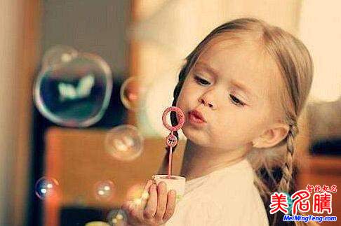 聰明吉祥且?guī)А霸隆弊值膶殞毭执笕治? /></a>月常指月亮，又溫柔團員吉祥的意義。家長喜歡用“月”字給寶寶起名。月有月韻、月滿的意思，寓意圓圓滿滿。很多家長給孩子起名“月”字。希望寶寶一生美好圓滿、歲月崢嶸。下面美名騰帶您一起看看帶“月”字的寶寶起...</div>
			         <span id="ctl00_ContentPlaceHolder1_subjectList_dgNews_ctl11_Label1" style="color:Green;font-size:10pt;">2017/5/18 10:41:16</span>
			        <div style="height:5px; font-size:5px"> </div>
			        <hr width="99%" style="text-align:center; border-style:dotted; border-width:0px; height:1px;" />
			        <div style="height:5px; font-size:5px"> </div>
			    </div>
		        </td>
	</tr><tr style="border-width:0px;">
		<td valign="top">
		        <div style="padding-left:3px; padding-right:3px;line-height:180%">
			         <h3 style="padding:0px;margin:0px;display:inline;"><a id="ctl00_ContentPlaceHolder1_subjectList_dgNews_ctl12_HyperLink1" class="headline" href="/subject/qimingdaquan/s.aspx?newsid=6499" target="_blank">用“煜”字起名的方式有哪些？</a></h3>
			        
			          <span style="color:Red;font-size:8pt;"></span>
			        <br />
			        <div style="padding-top:1px; width:95%; padding-left:8px; line-height:180%;color:#2f2f2f;font-size:14px;" ><a href=